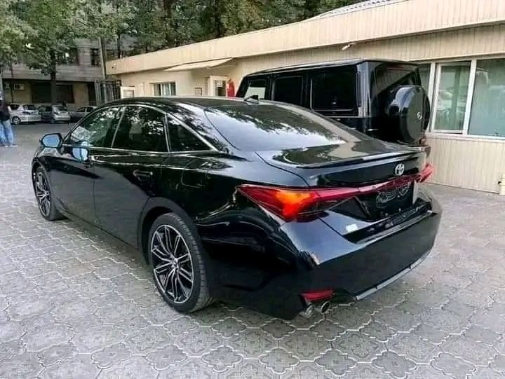 2018 Toyota Avalon XSE – 4-Door Sedan - Image 3