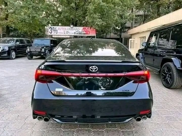 2018 Toyota Avalon XSE – 4-Door Sedan - Image 4