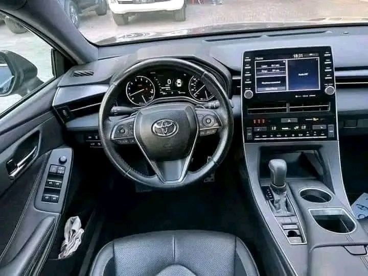 2018 Toyota Avalon XSE – 4-Door Sedan - Image 2