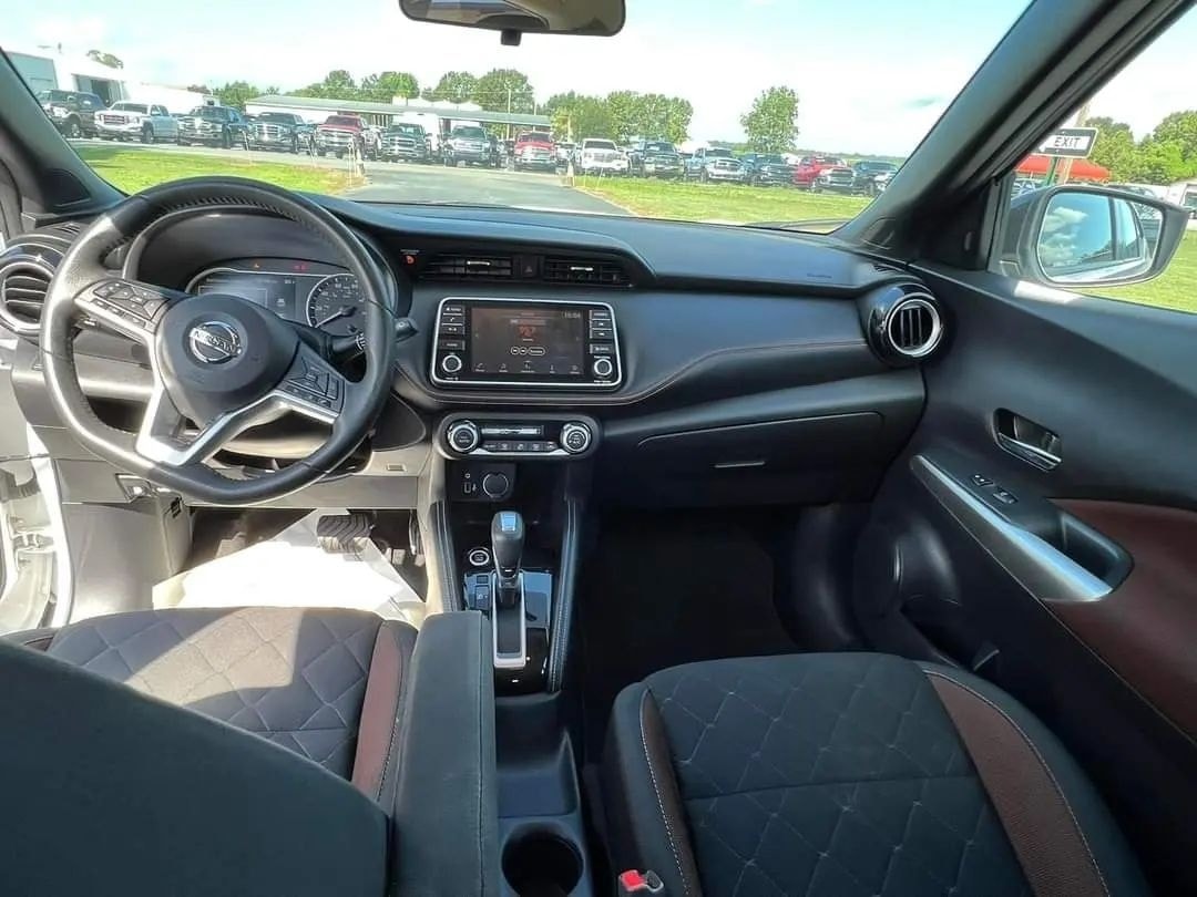 2015 Nissan – 4-Door Sedan - Image 3