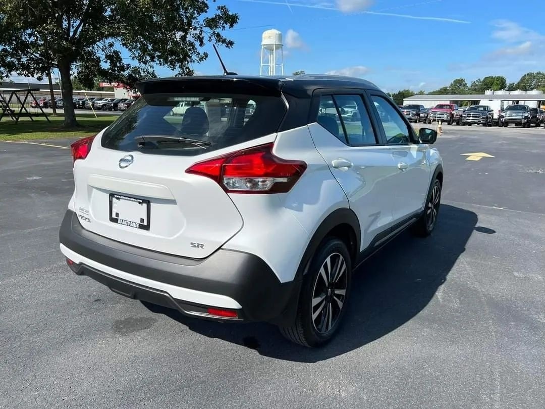 2015 Nissan – 4-Door Sedan - Image 4