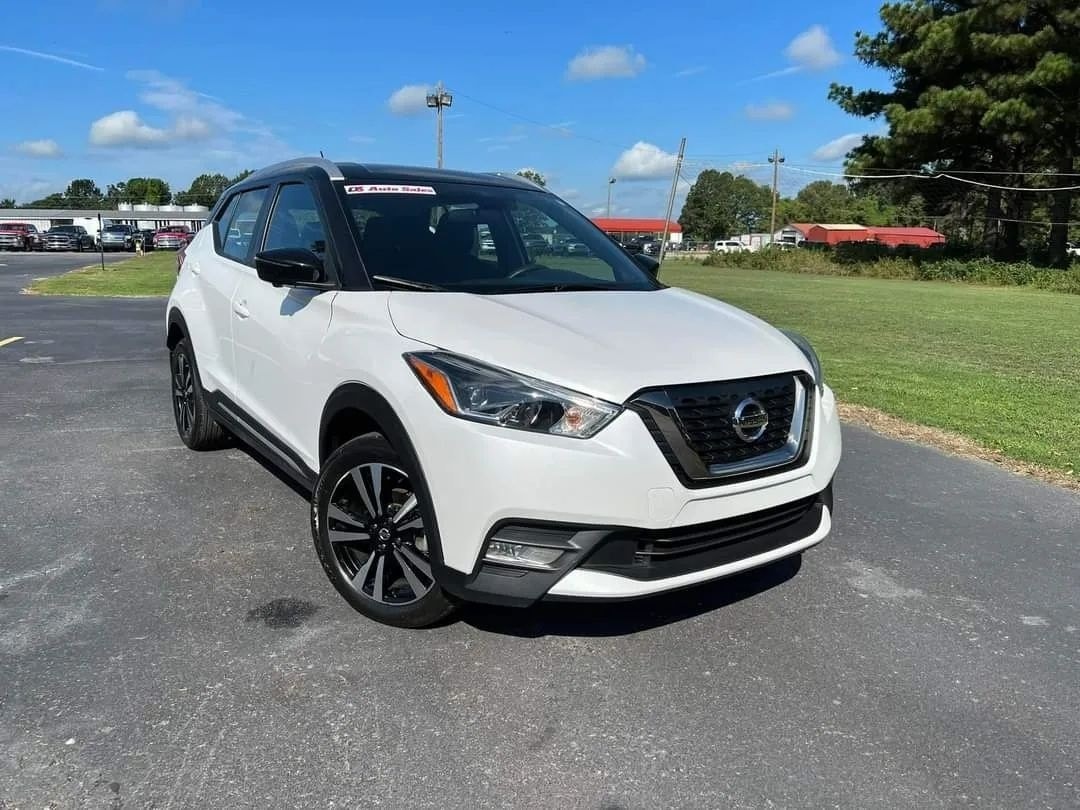 2015 Nissan – 4-Door Sedan