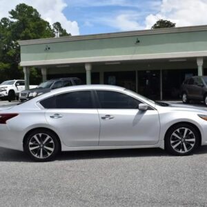 2017 Nissan Altima – 4-Door Sedan