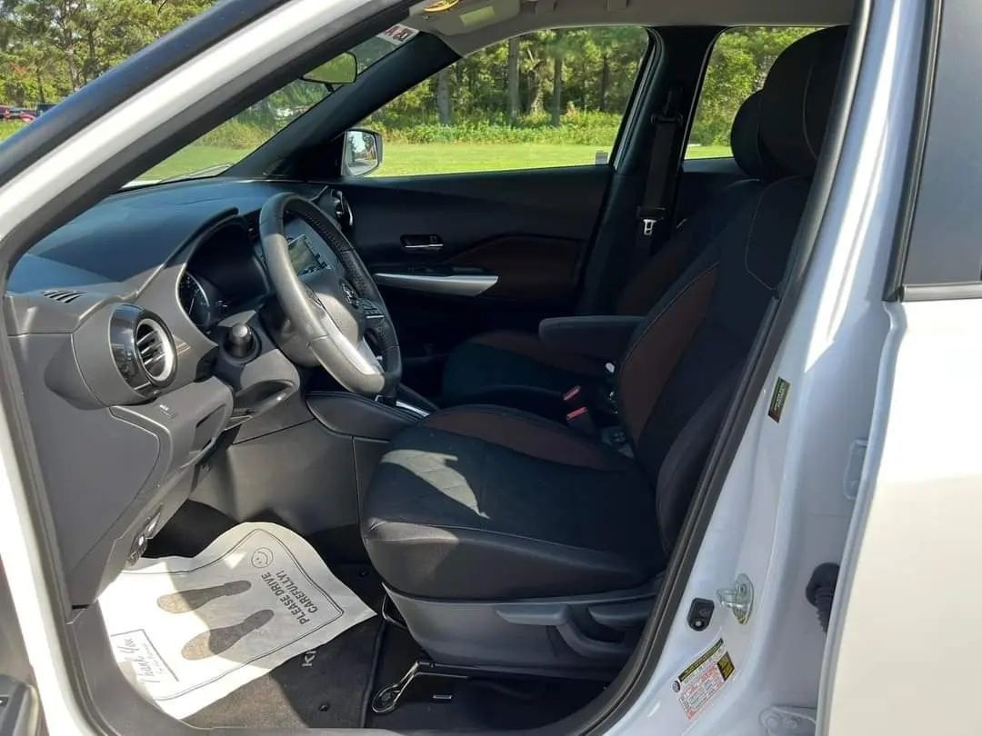 2015 Nissan – 4-Door Sedan - Image 2