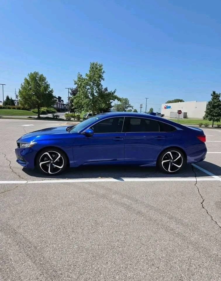 2017 Chevrolet Cruze Premiere – 4-Cylinder Sedan - Image 4
