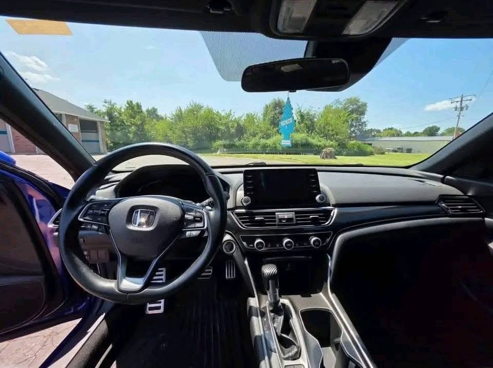 2017 Chevrolet Cruze Premiere – 4-Cylinder Sedan - Image 3