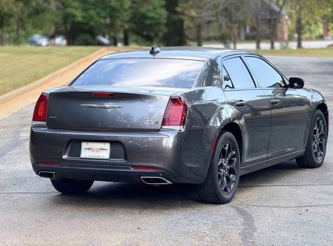 2018 Chrysler 300 – Full-Size Sedan - Image 2