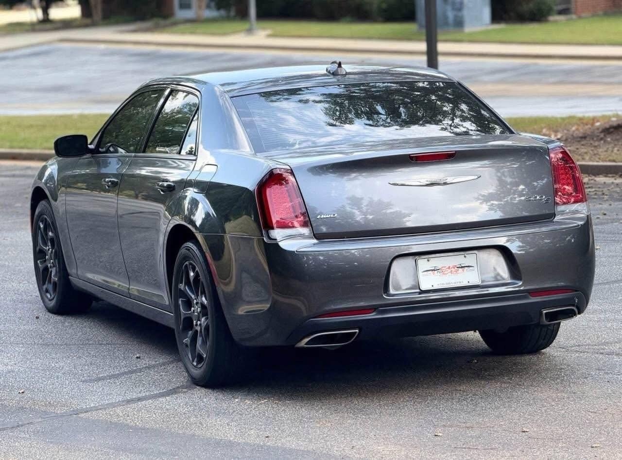 2018 Chrysler 300 – Full-Size Sedan - Image 3