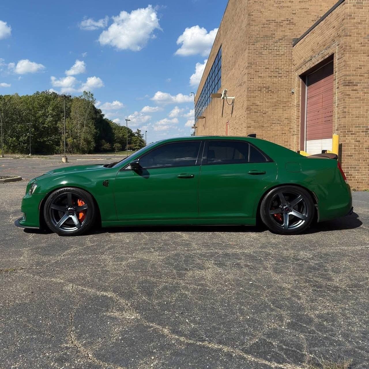 2015 Chrysler 300 SRT – 6.4L Performance Sedan - Image 3