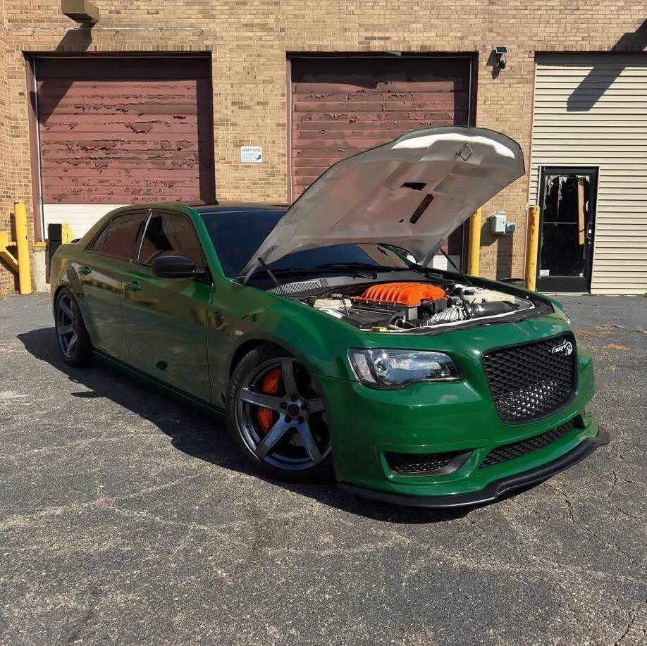 2015 Chrysler 300 SRT – 6.4L Performance Sedan - Image 2